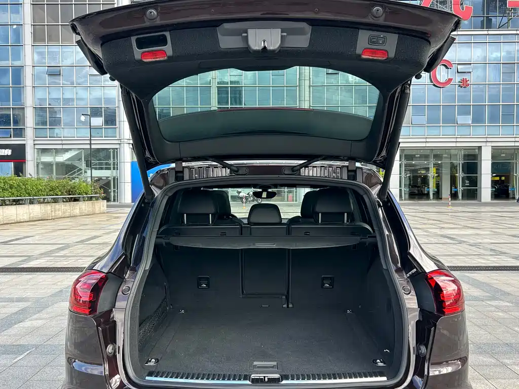 Porsche Cayenne 2016 — фото 18