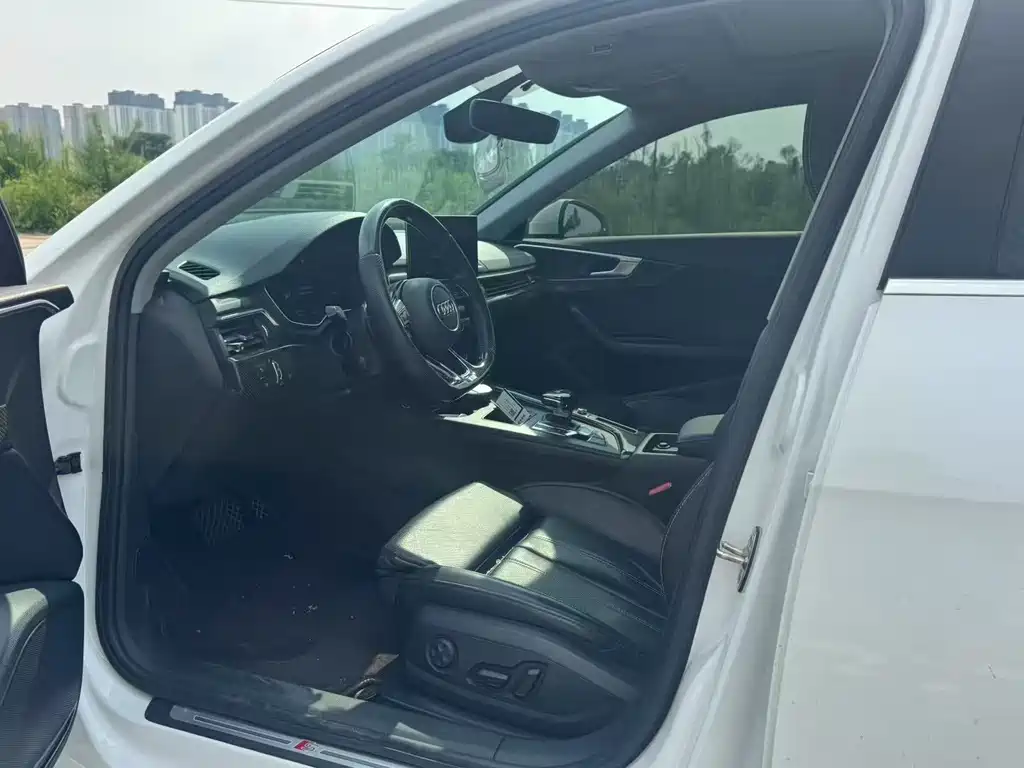 Audi A4L 2021