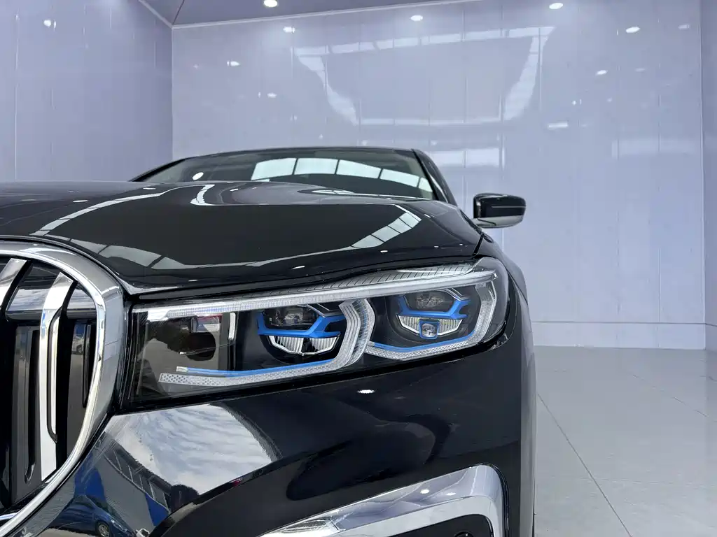 BMW 7 Series 2019 — фото 16