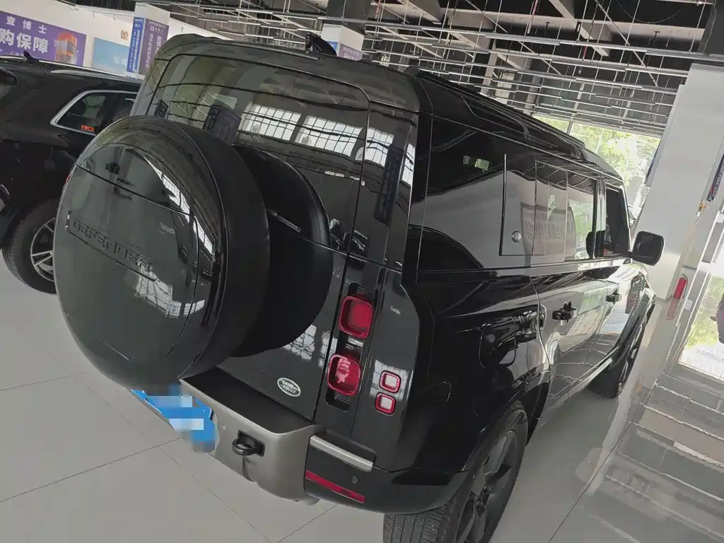Land Rover Defender 2024 — фото 13