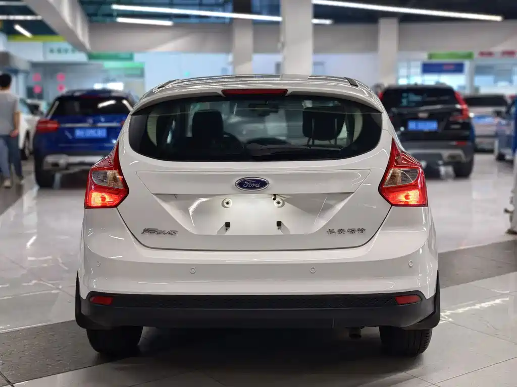 Ford Focus 2015 — фото 3