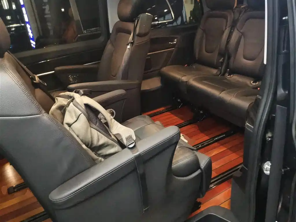 Mercedes-Benz V-Class 2019 — фото 17