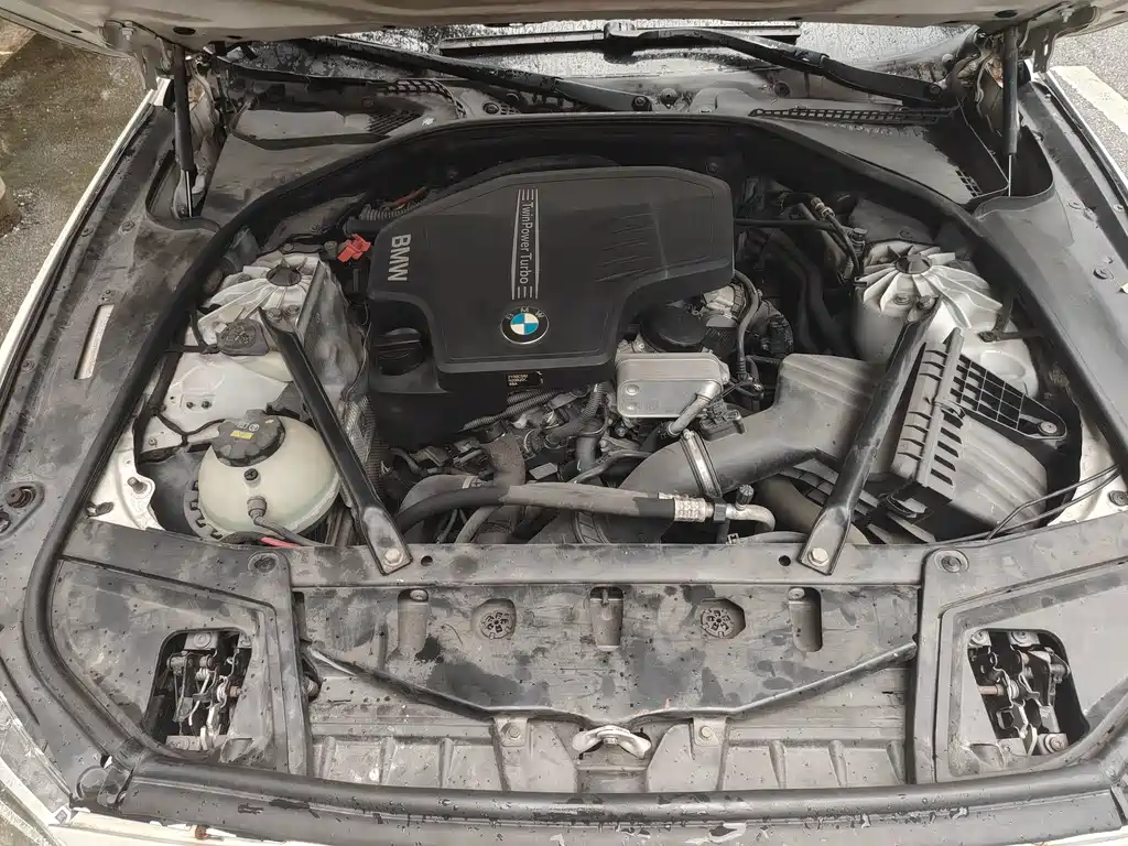 BMW 5 Series 2015 — фото 25