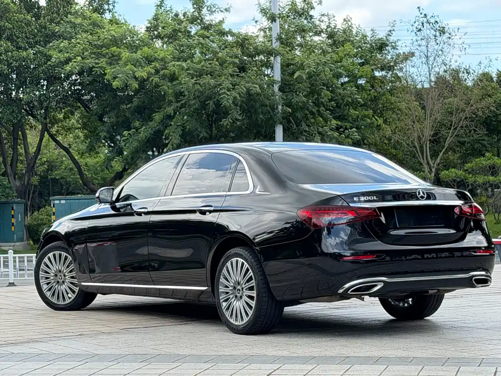 Mercedes-Benz E-Class 2019 — фото 16