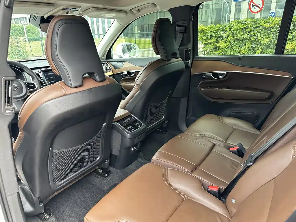 Volvo XC90 2019 — фото 12