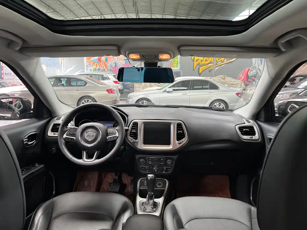 Jeep Compass 2019 — фото 13