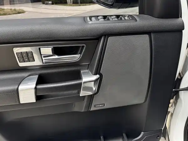 Land Rover Discovery 2016