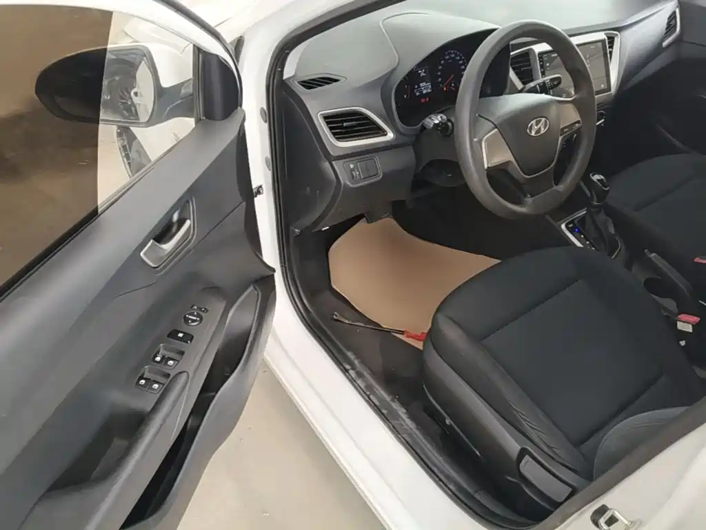 Hyundai Verna 2018 — фото 16
