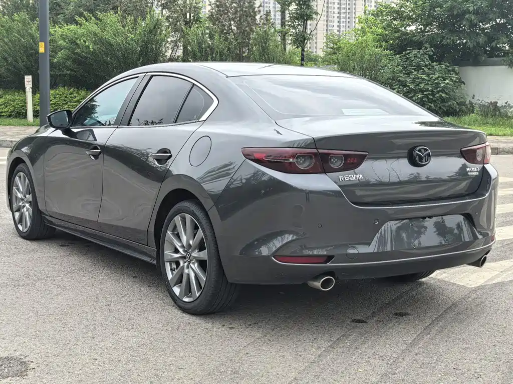 Mazda 3 Axela 2024 — фото 11