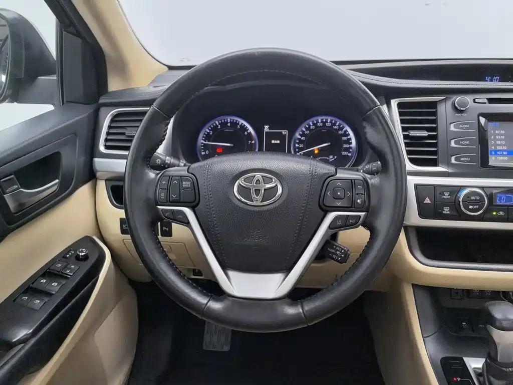 Toyota Highlander 2018 — фото 11