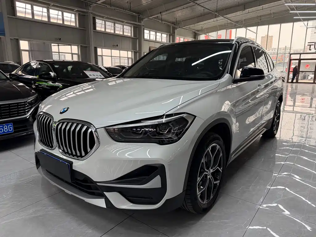 BMW X1 2022 — фото 1