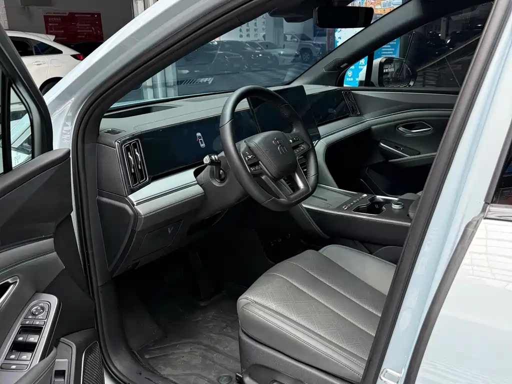 BYD Song L DM-i 2026 — фото 7
