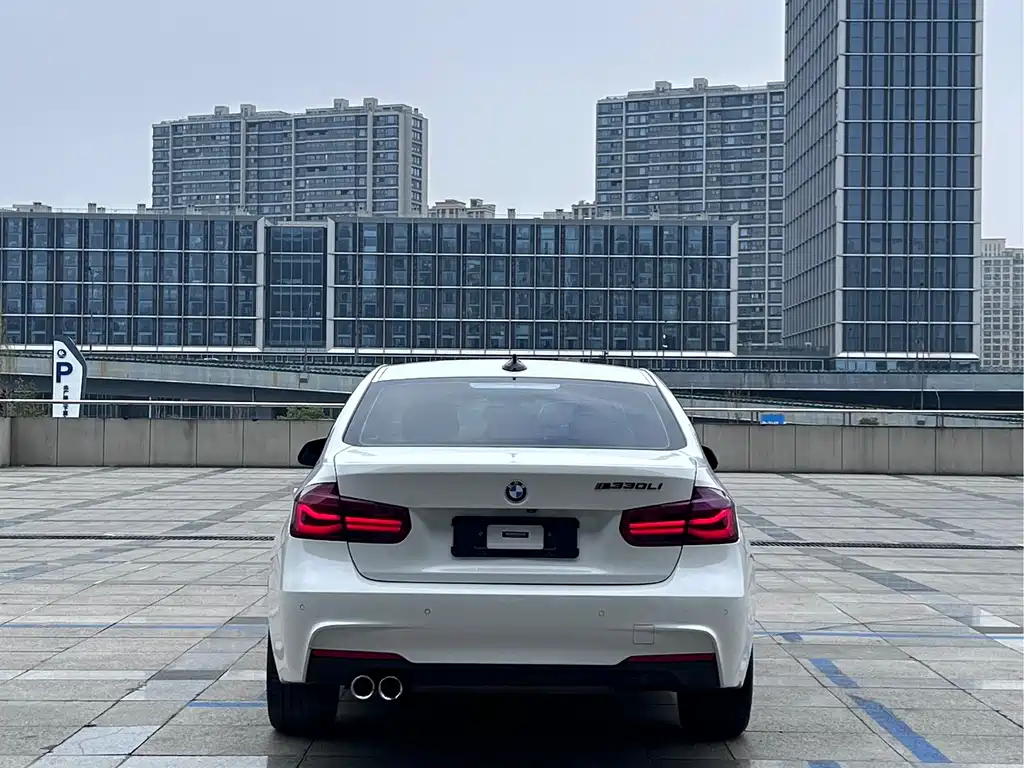 BMW 3 Series 2019 — фото 6