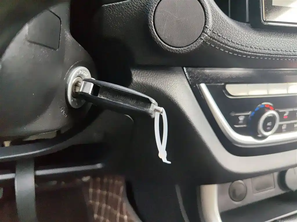 Isuzu RE-MAX 2023 — фото 12