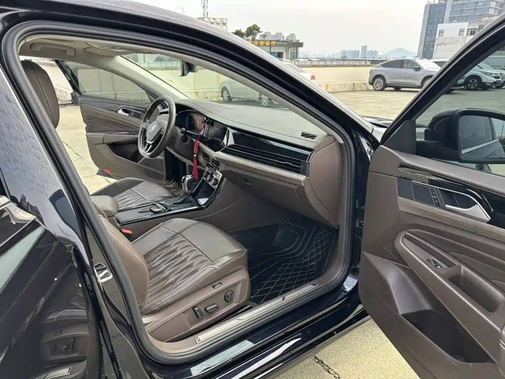 Volkswagen Passat 2019 — фото 19