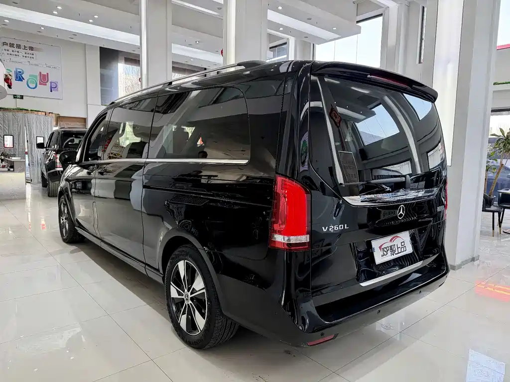 Mercedes-Benz V-Class 2023 — фото 16
