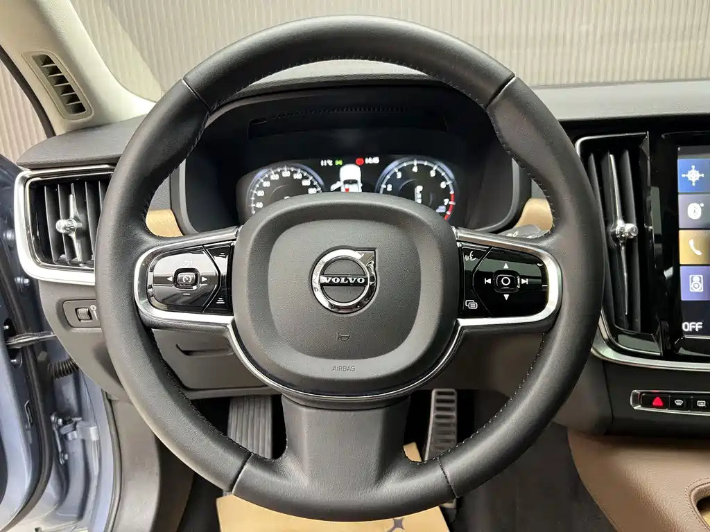 Volvo S90 2019 — фото 18