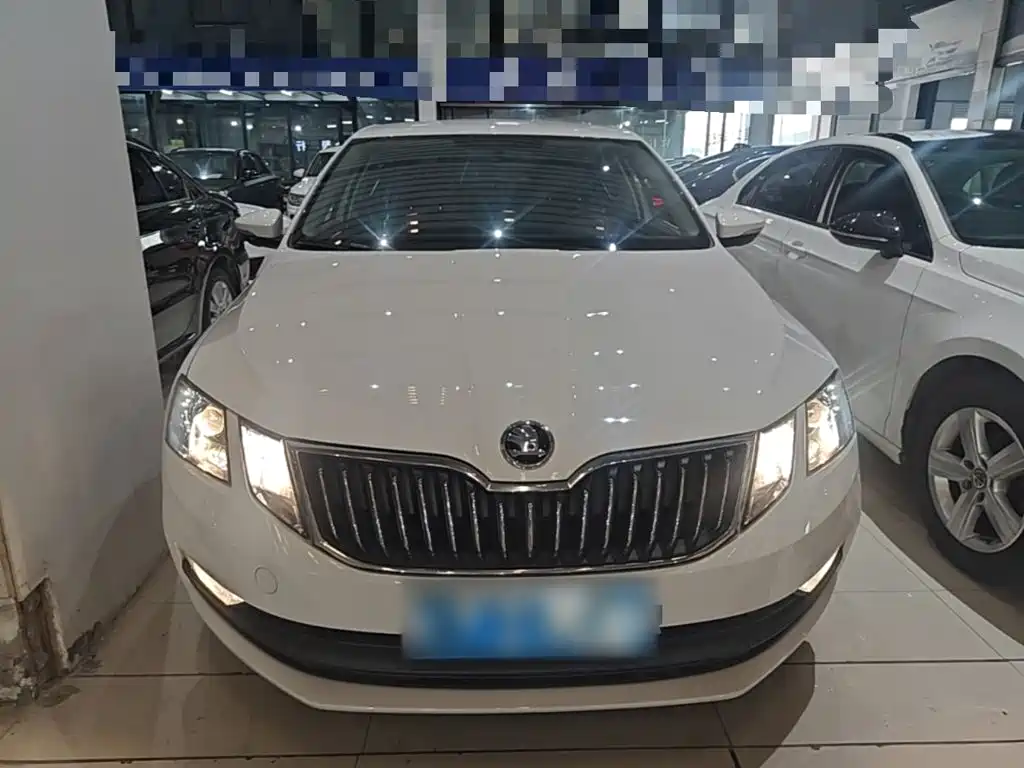 Skoda Octavia 2021 — фото 3