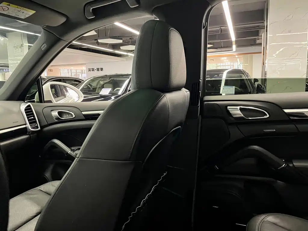 Porsche Cayenne 2016 — фото 40