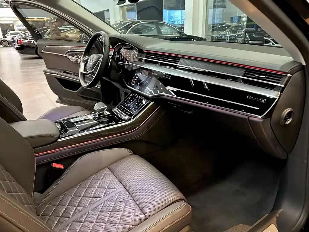Audi A8 2024