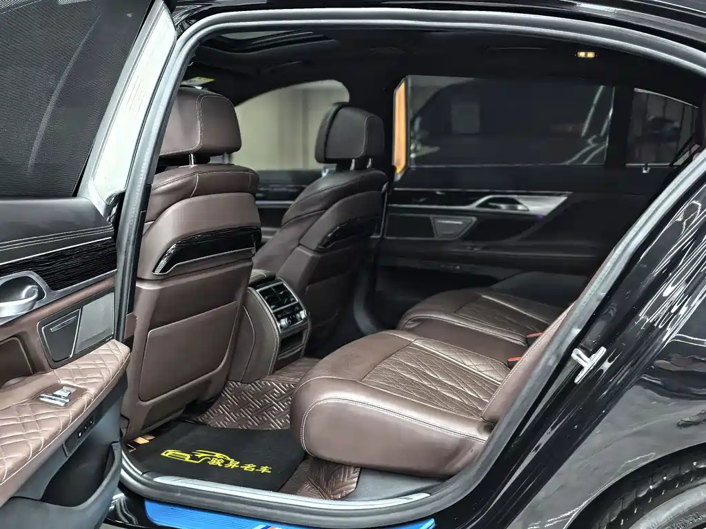 BMW 7 Series 2019 — фото 11
