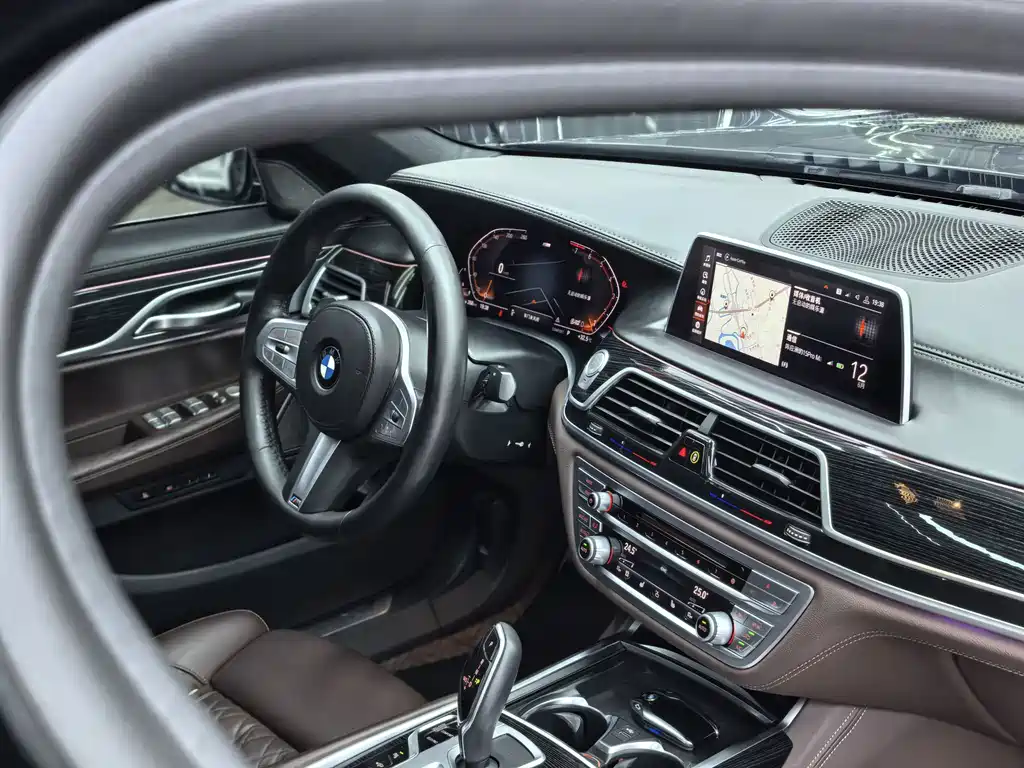 BMW 7 Series 2019 — фото 22