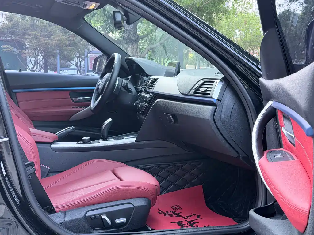 BMW 3 Series 2019 — фото 12