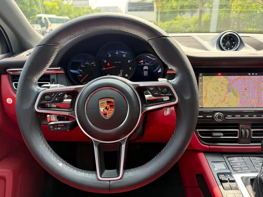 Porsche Macan 2020 — фото 10