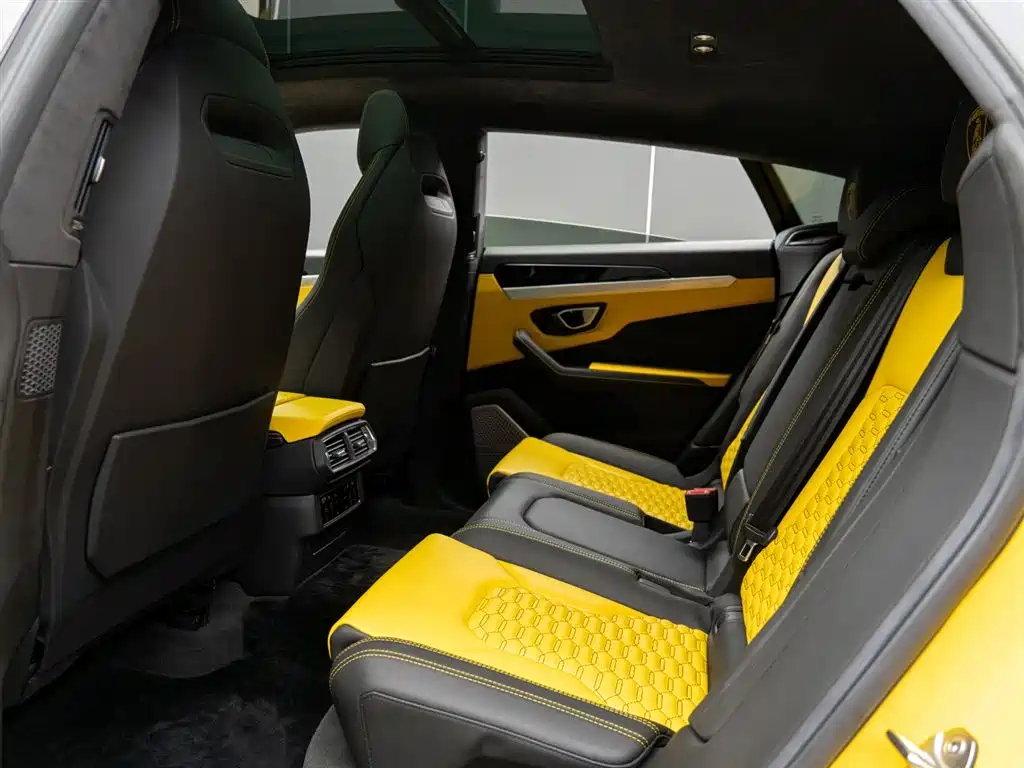 Lamborghini Urus 2019 — фото 11