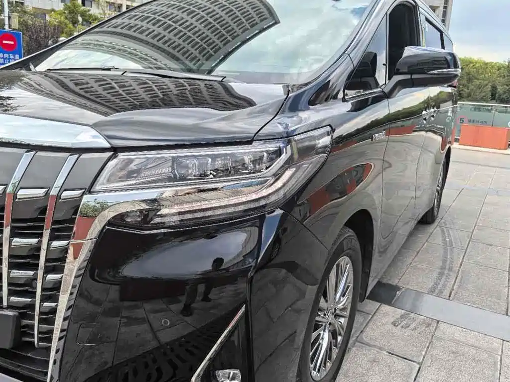 Toyota Alphard 2022 — фото 10