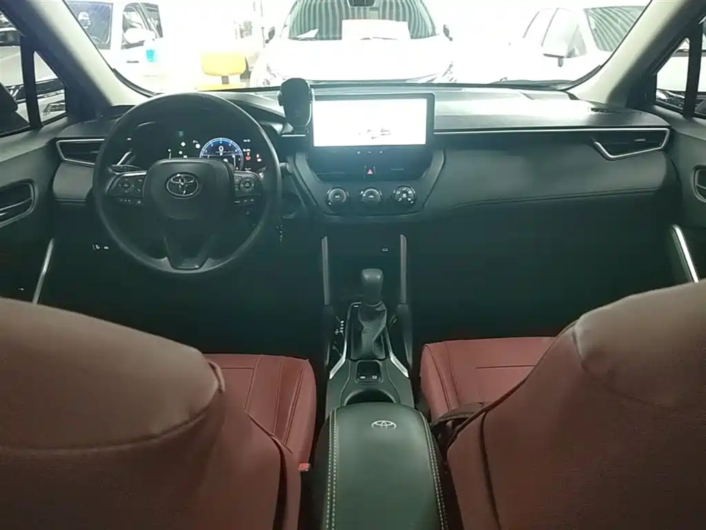 Toyota Corolla Cross 2024 — фото 10