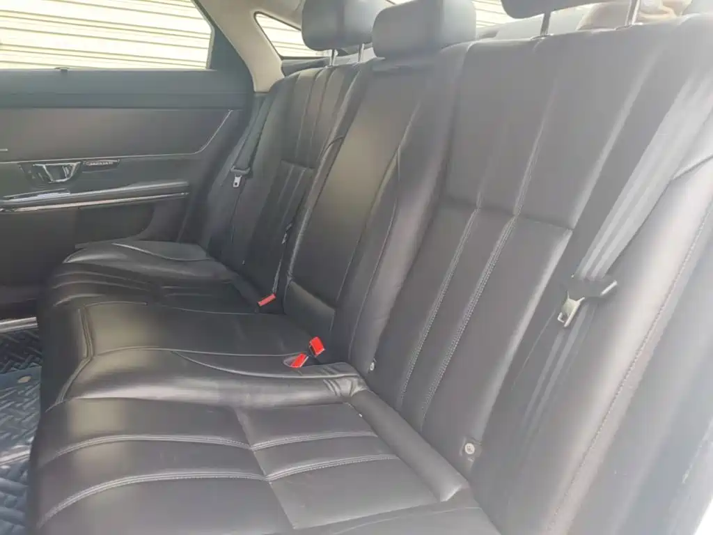 Jaguar XJ 2015 — фото 17