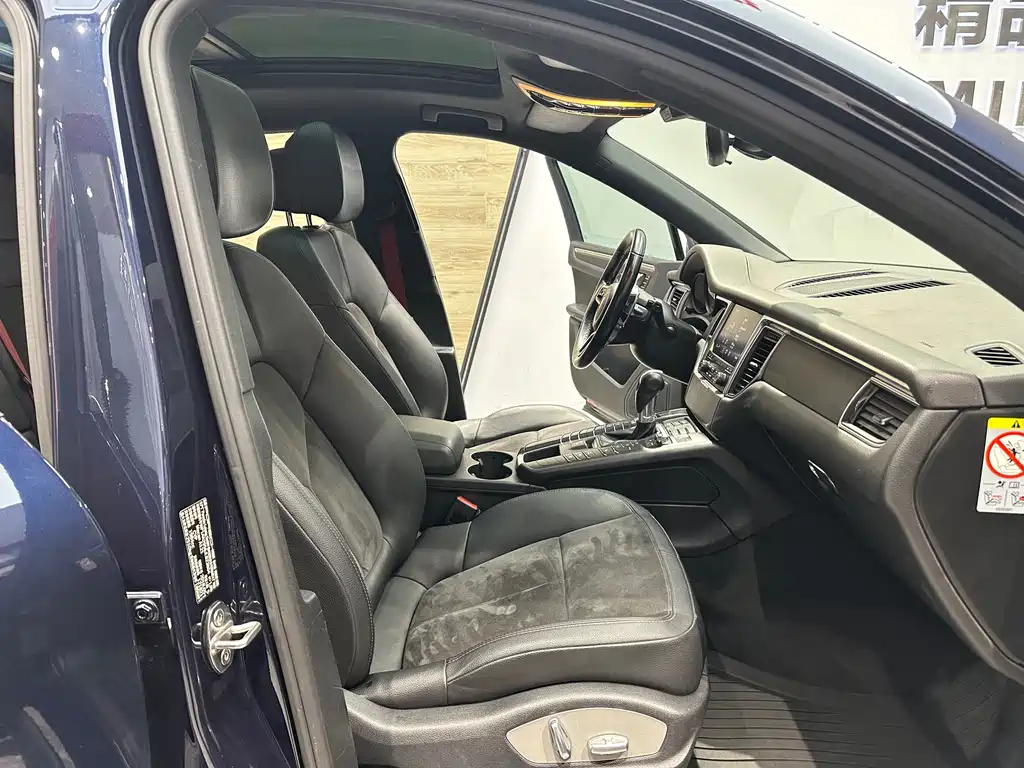 Porsche Macan 2018 — фото 20