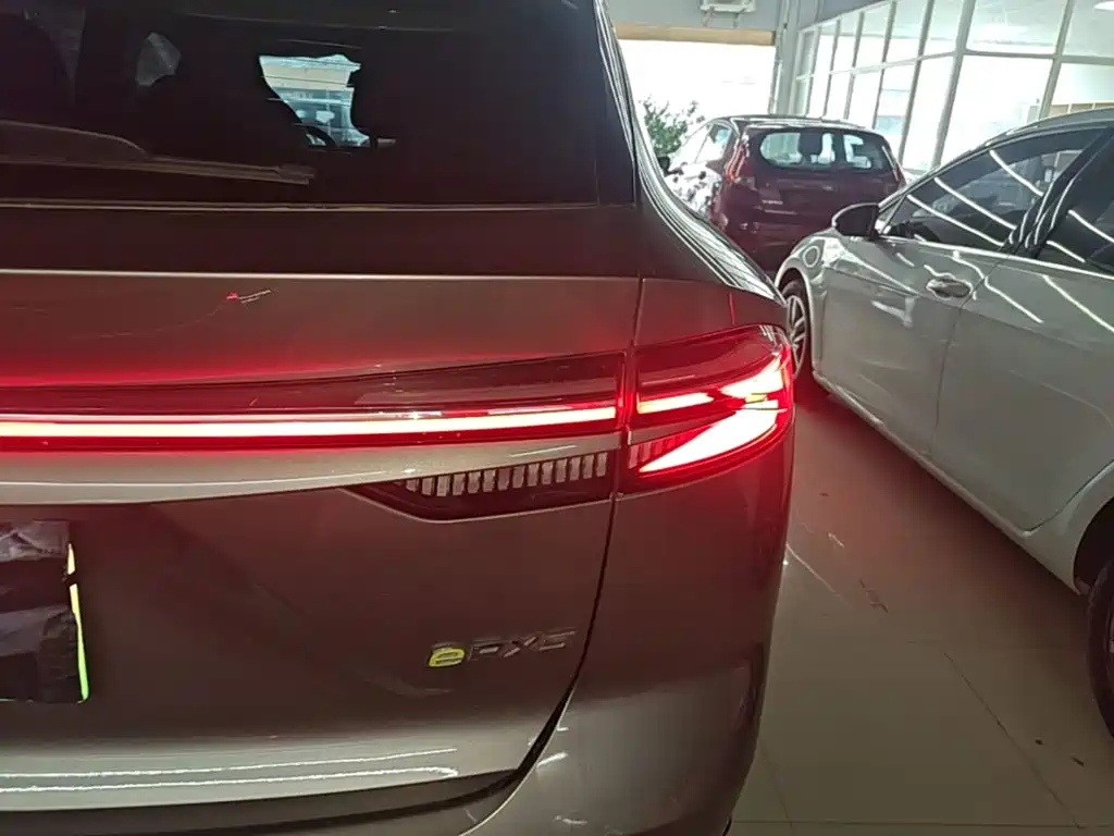 Roewe RX5 New Energy 2023 — фото 8