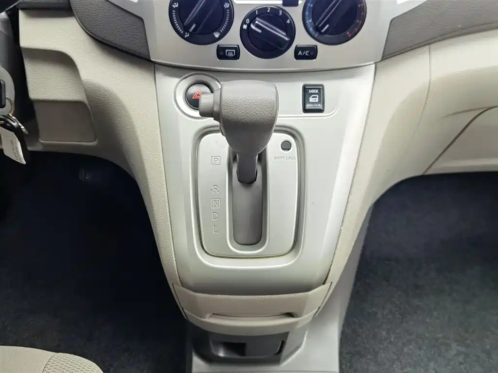 Nissan NV200 2014 — фото 13