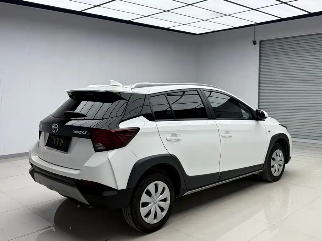 Toyota Yaris L 2022