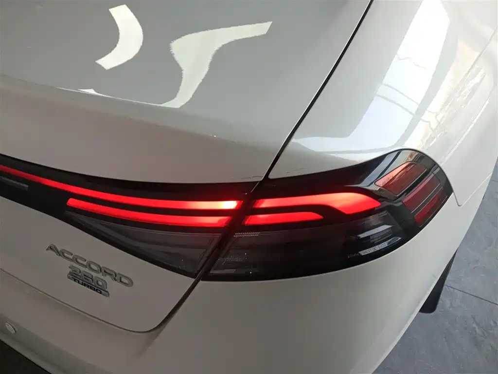 Honda Accord 2023 — фото 24