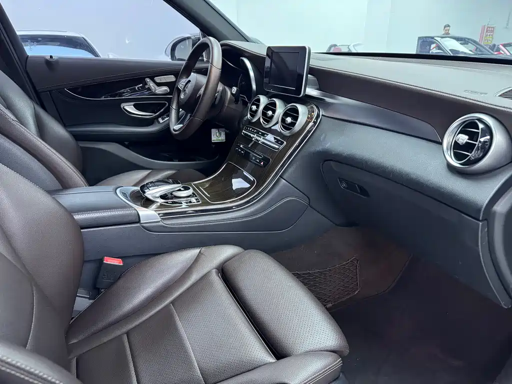 Mercedes-Benz GLC 2018 — фото 18