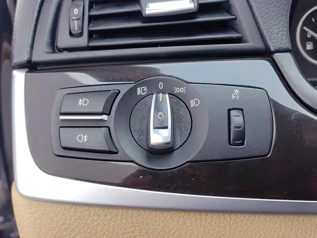 BMW 5 Series 2013 — фото 21