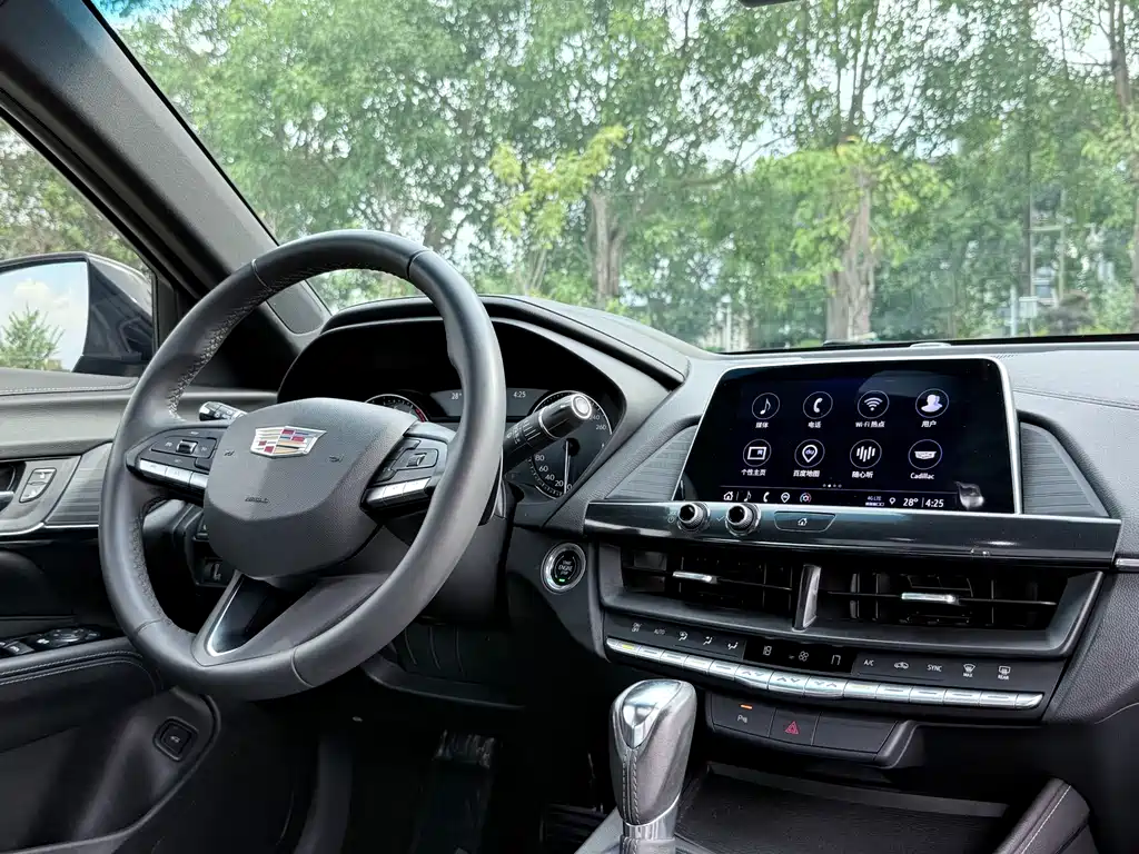 Cadillac CT4 2022 — фото 11