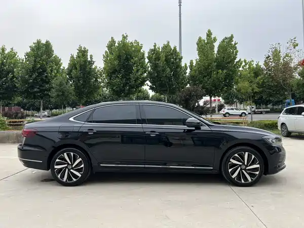 Volkswagen Passat 2024
