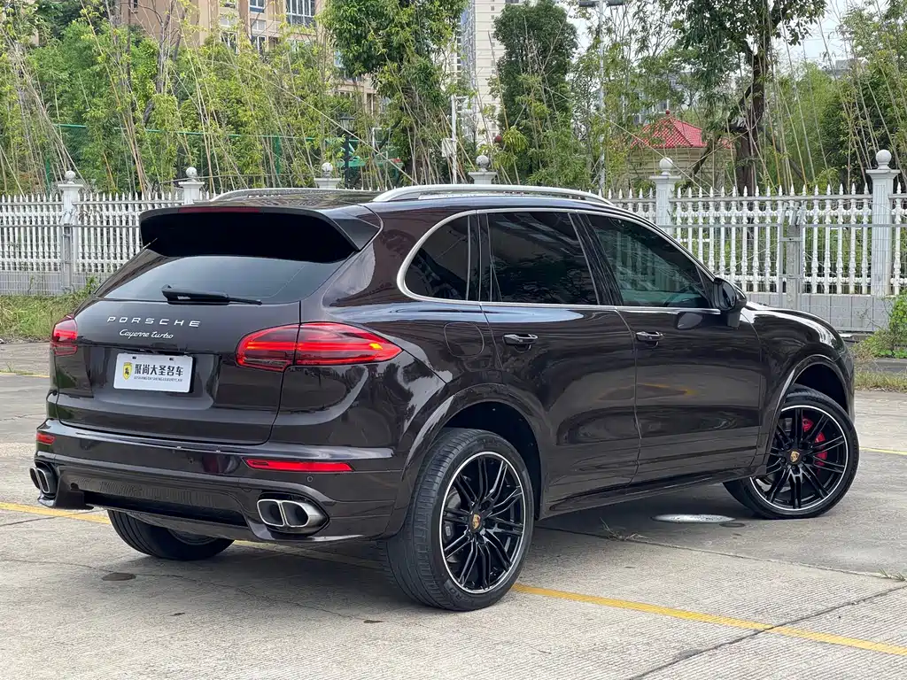 Porsche Cayenne 2015 — фото 11