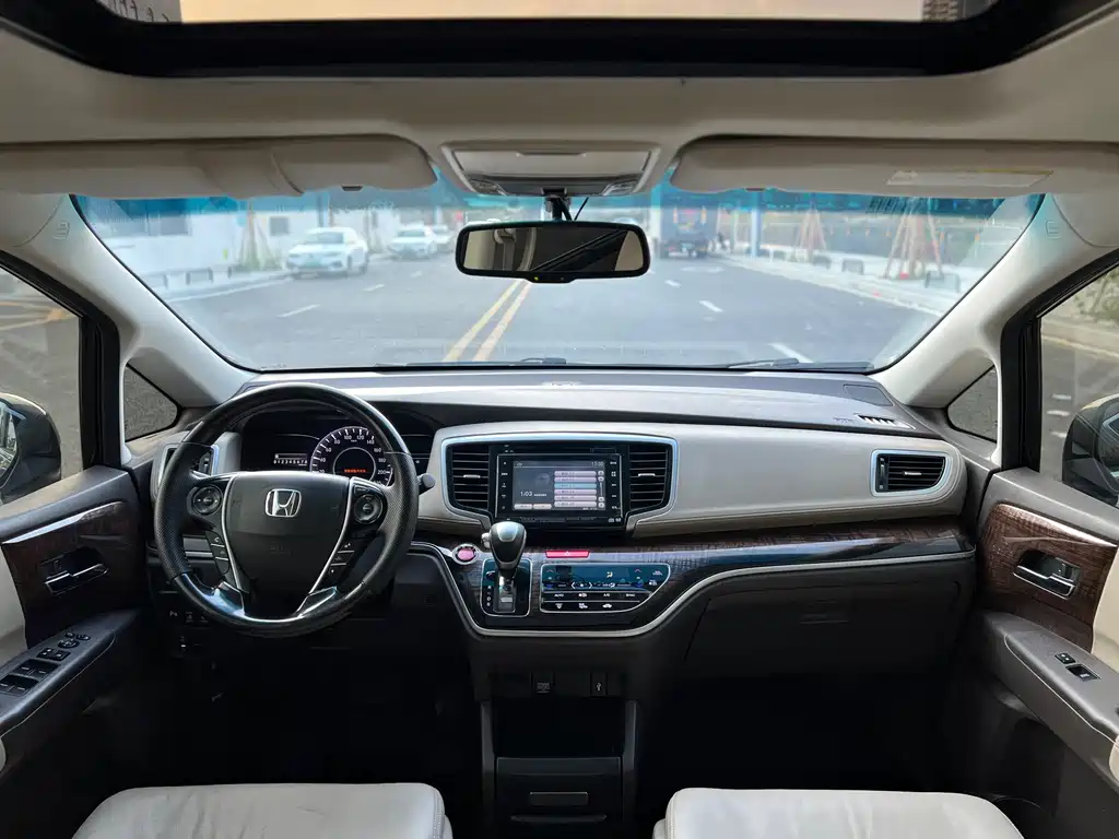 Honda Odyssey 2015 — фото 11