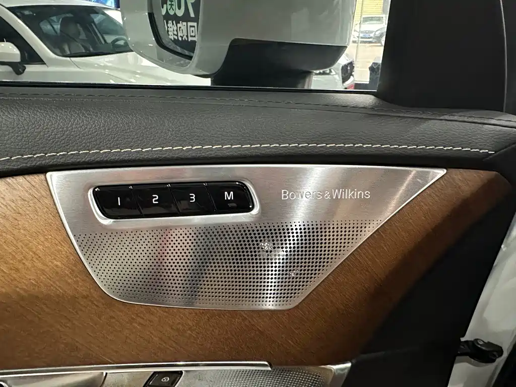 Volvo XC90 PHEV 2018 — фото 11