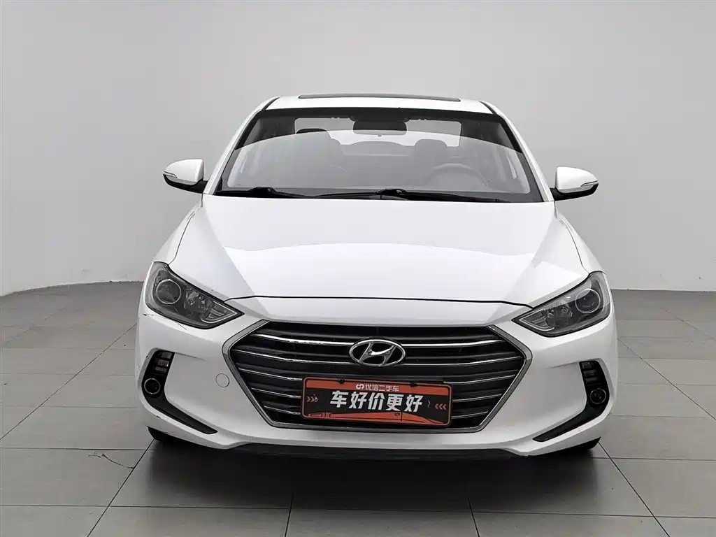 Hyundai Elantra 2018 — фото 3