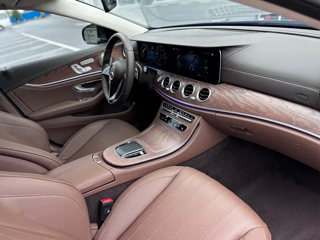 Mercedes-Benz E-Class 2023 — фото 10