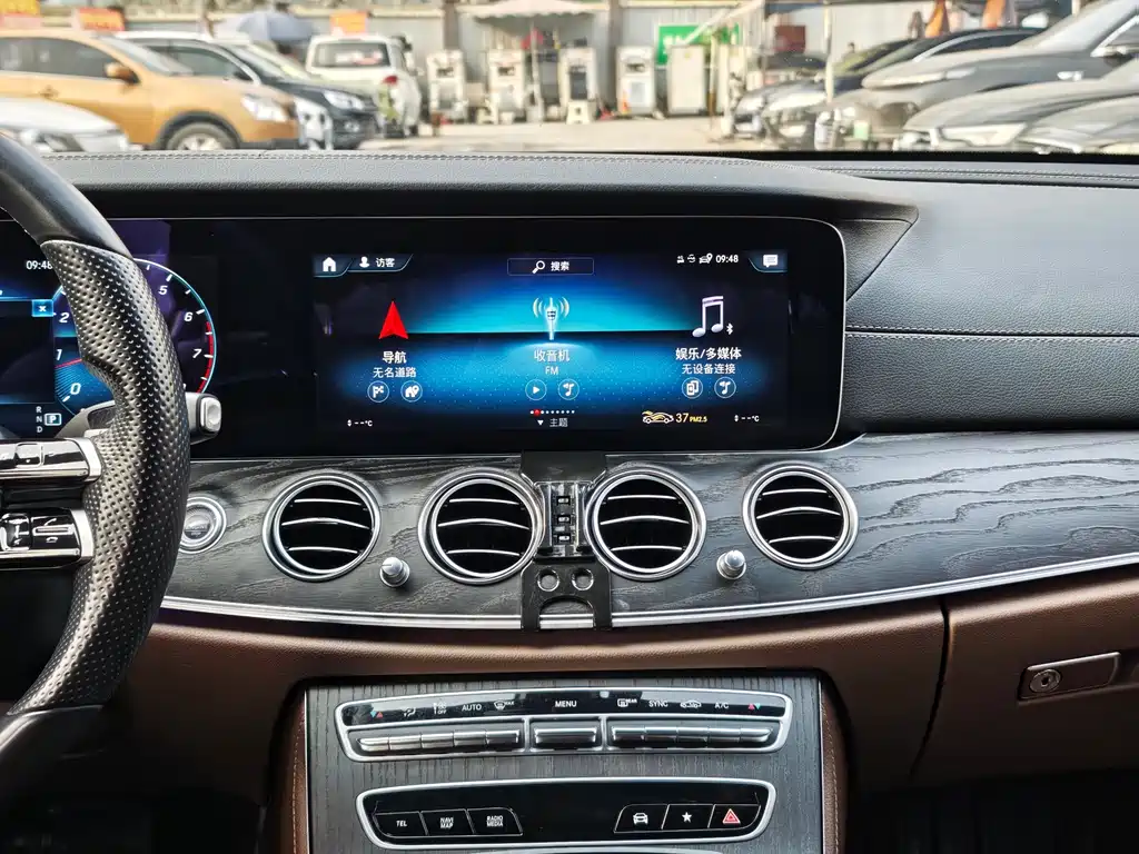 Mercedes-Benz E-Class 2022 — фото 14