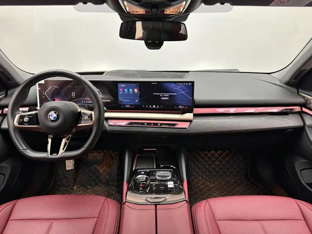 BMW 5 Series 2025 — фото 10