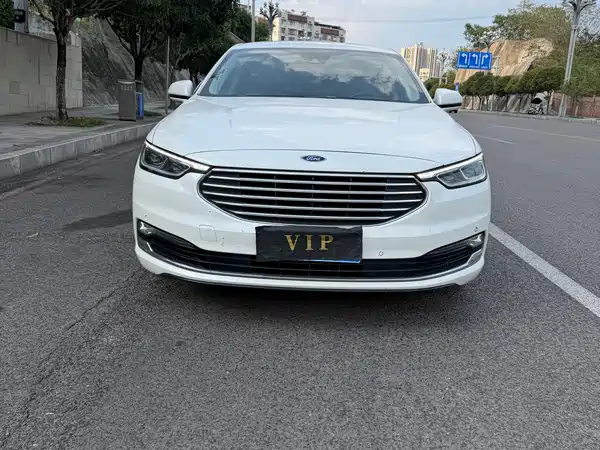Ford Taurus 2020