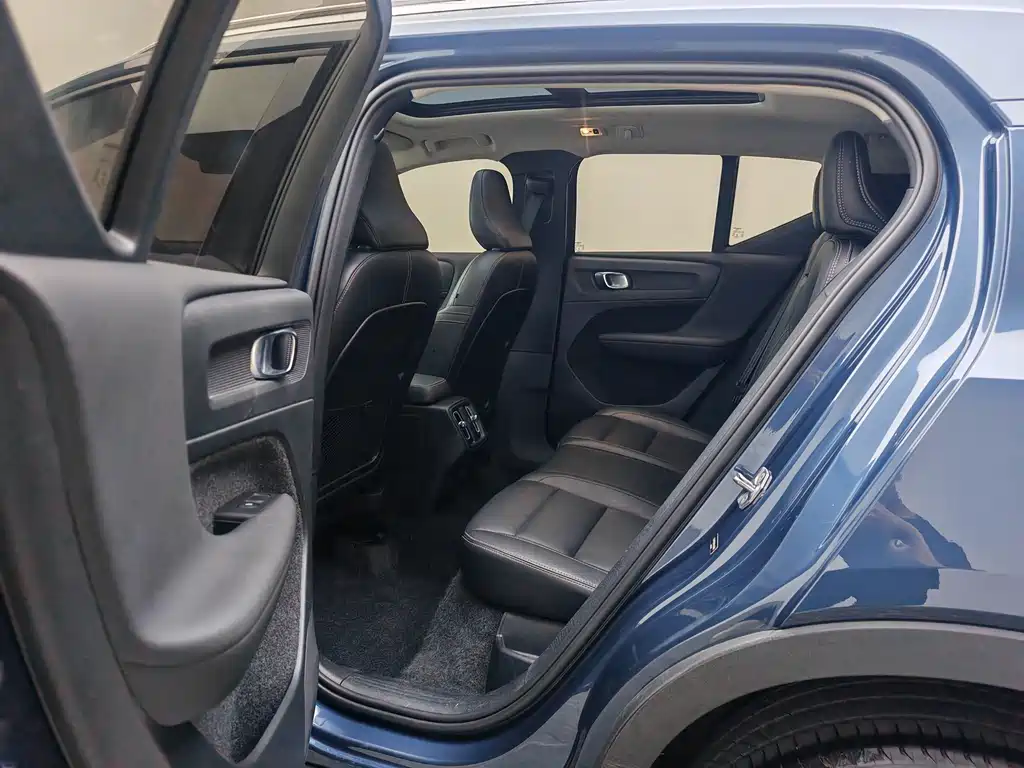 Volvo XC40 2021 — фото 17